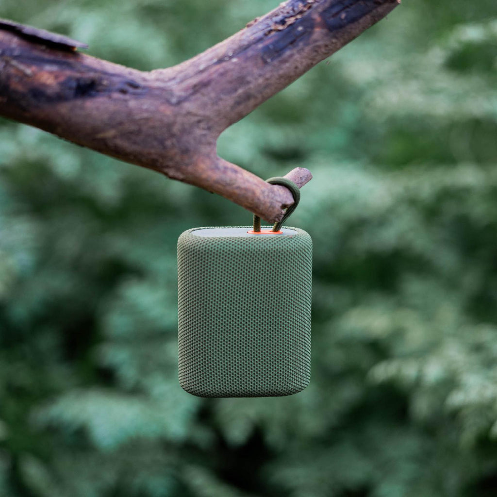 Lhotse Parlante Portátil Bluetooth Tune Up Verde lifestyle exterior - lifestyle