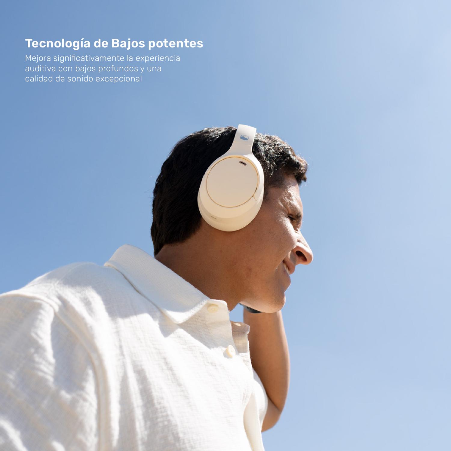 Lhotse Audífonos BeatMaster ANC Beige en uso exterior - lifestyle