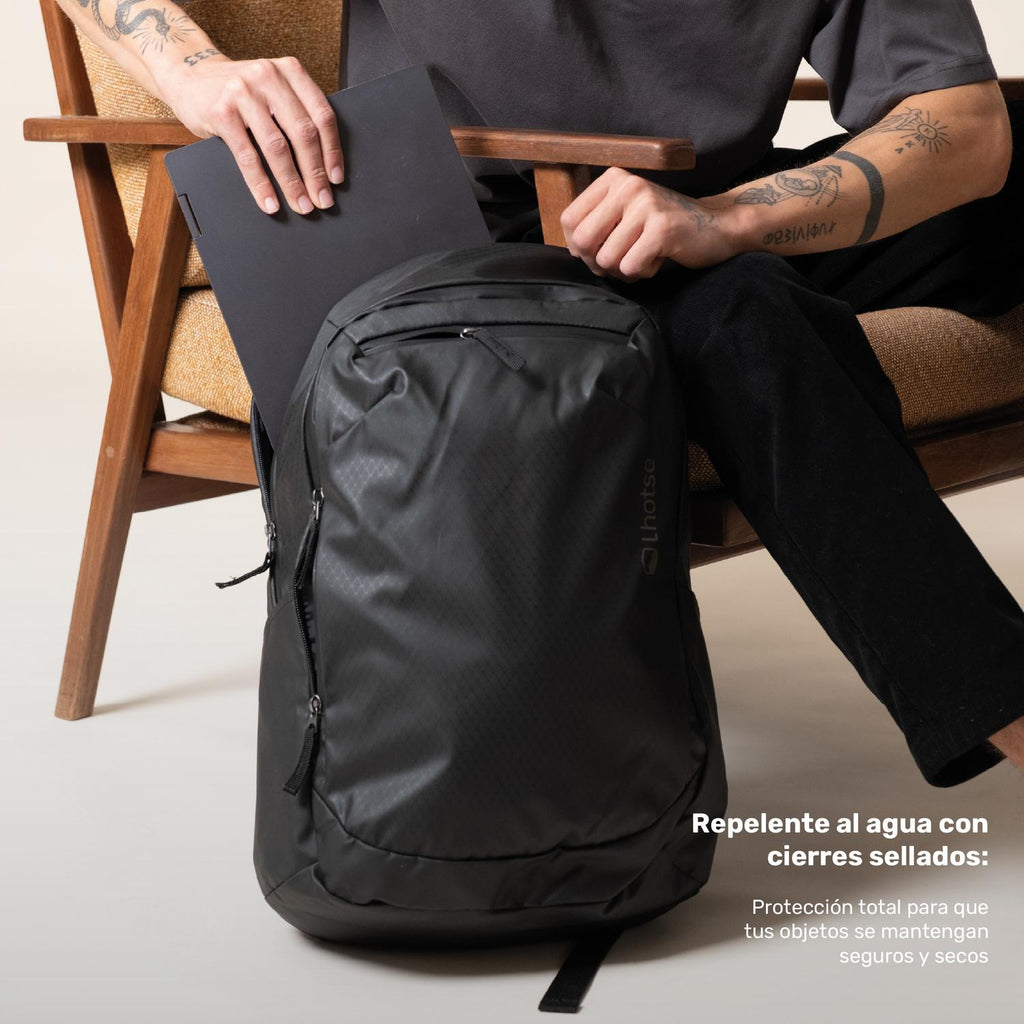 Lhotse Mochila Porta Notebook Pumori 22L espalda acolchada transpirable tirantes ergonómicos - detalle
