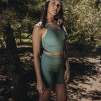 The Top: Biker Short Dhara + Peto Deportivo Kalo Verde