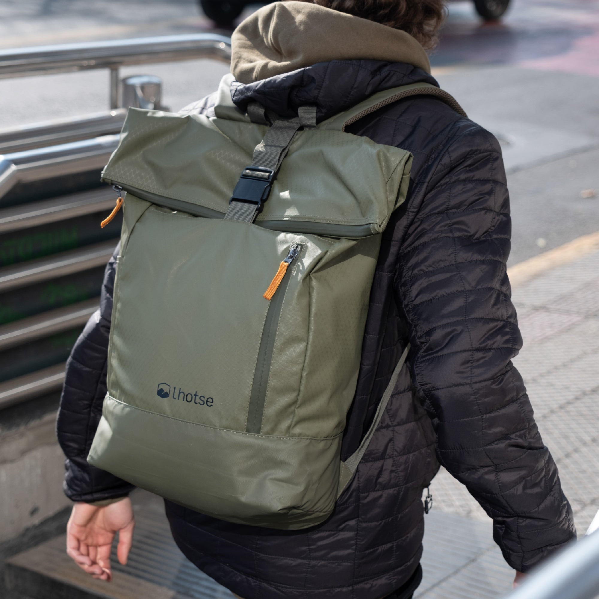 Lhotse Mochila Roll Top Makalu 22L Negro uso urbano exterior - lifestyle