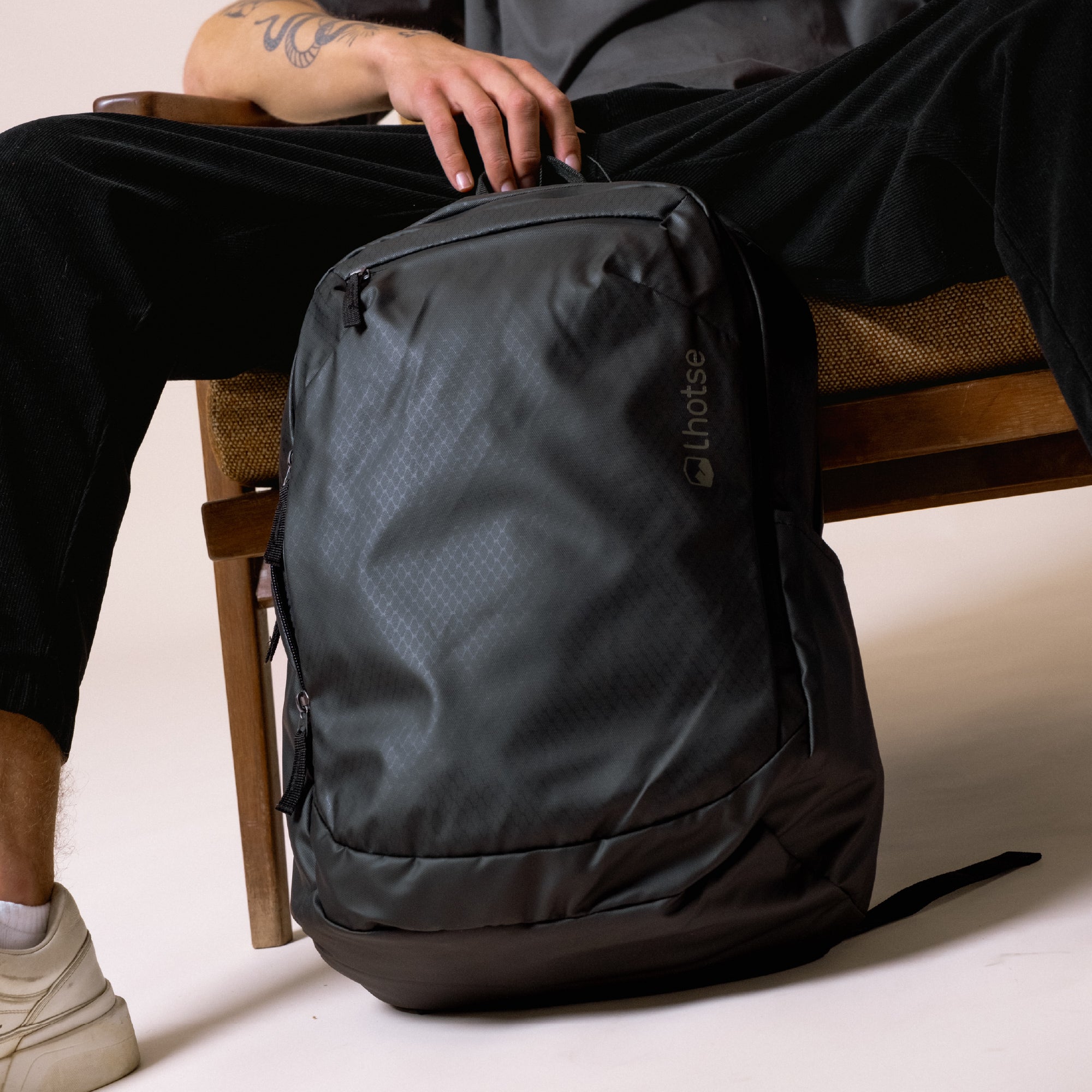 Lhotse Mochila Porta Notebook Pumori 22L Negro uso diario trabajo - lifestyle