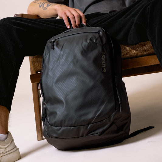 Lhotse Mochila Porta Notebook Pumori 22L Negro uso diario trabajo - lifestyle