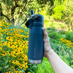 Lhotse Botella Térmica Adventure 650ml Negro en uso outdoor naturaleza - lifestyle