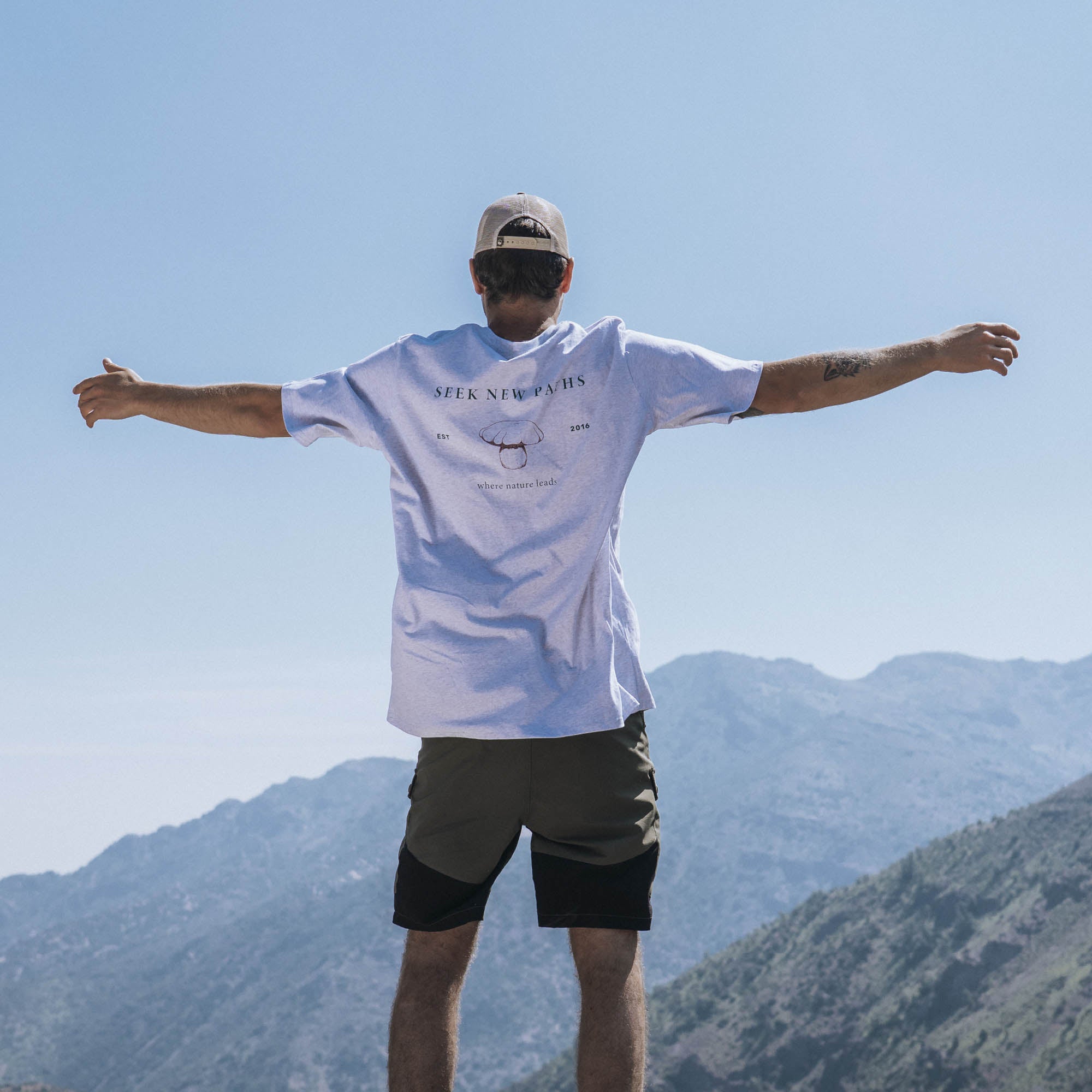 The Top: Polera Manga Corta Fungi + Audífonos Beatmaster