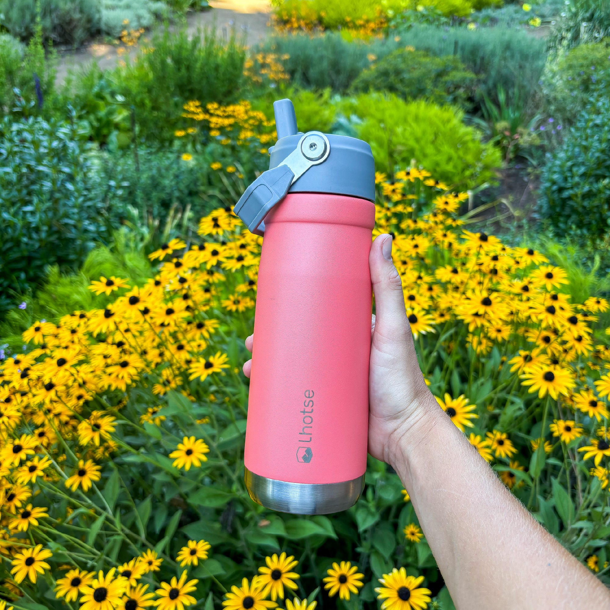 Lhotse Botella Térmica Adventure 650ml Rosa en uso outdoor naturaleza - lifestyle