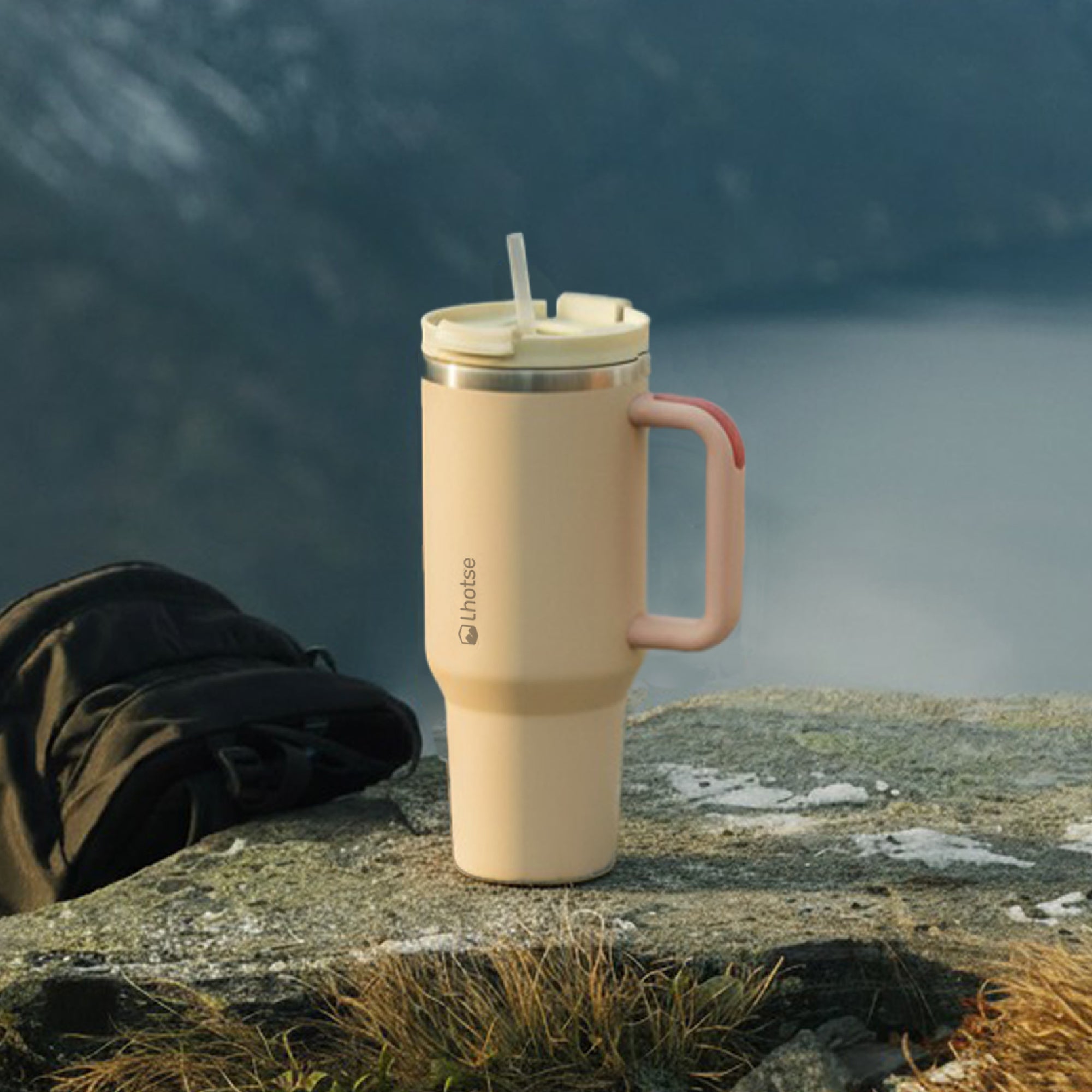 Lhotse Vaso Tumbler 1180ml Rosa en uso outdoor naturaleza - lifestyle