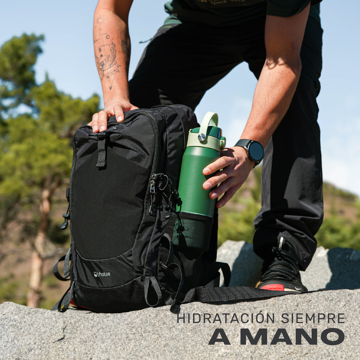 Negro · Mochila Outdoor DayPack Latok 25L Negro Lhotse, bolsillo lateral para botella de hidratación
