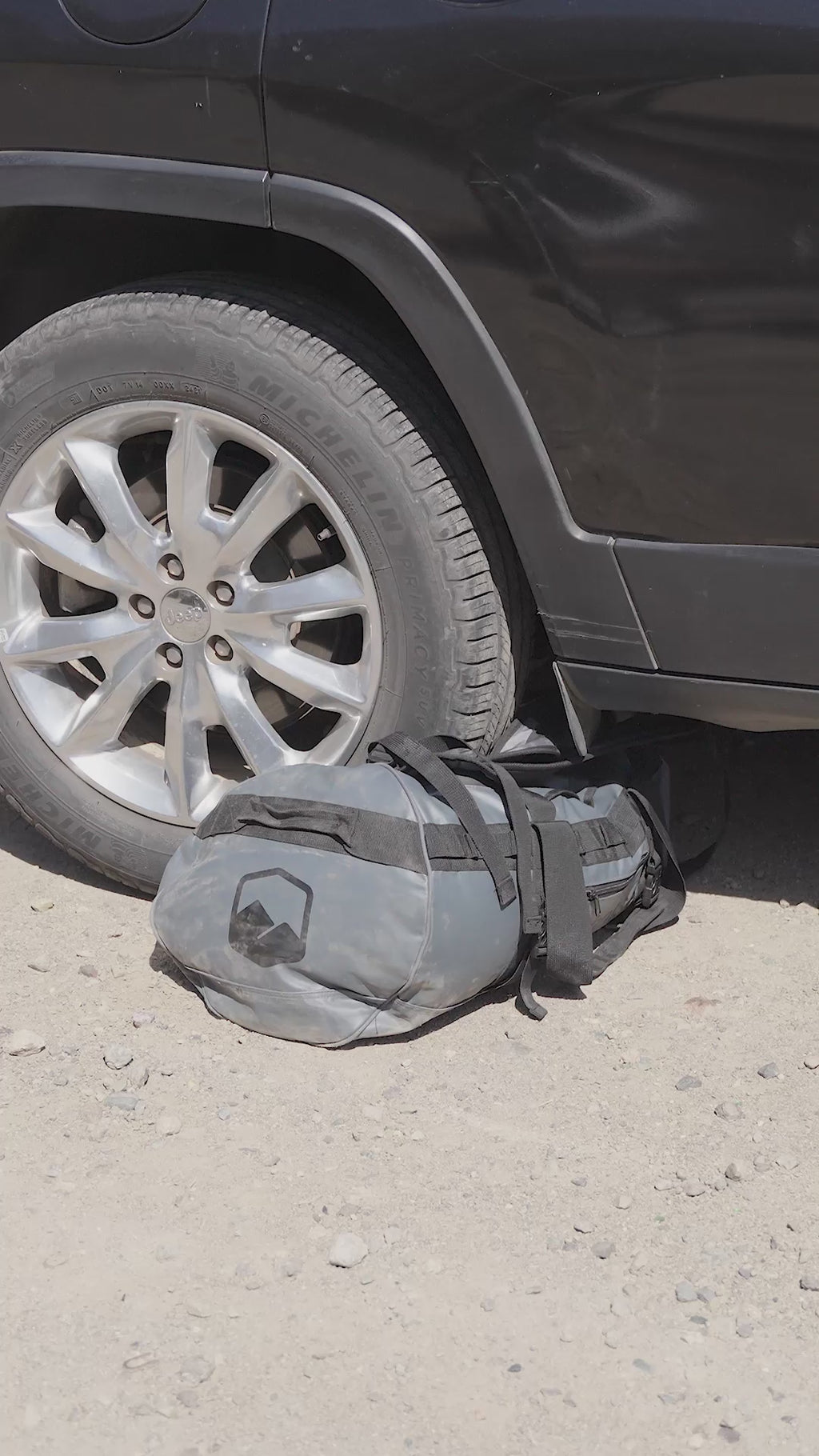 Bolso Duffel 60 lts Negro - video 2