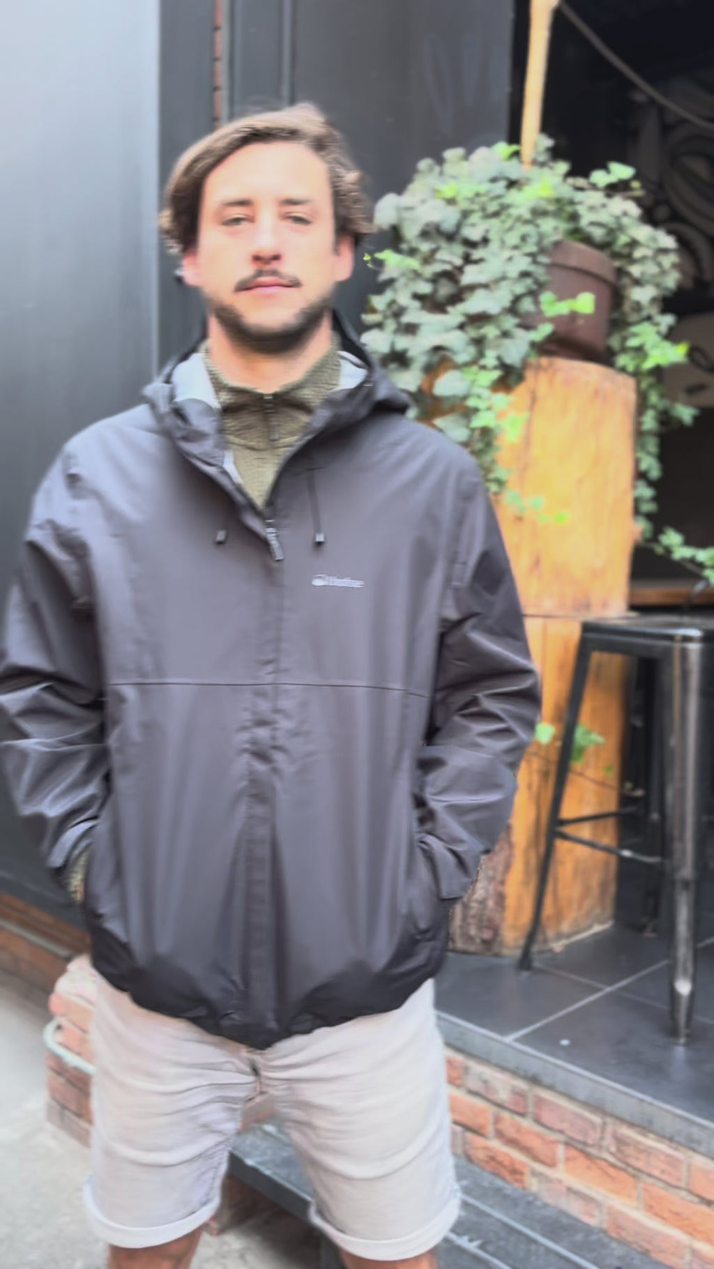 Cortaviento Impermeable Gorak Shep Azul.mp4