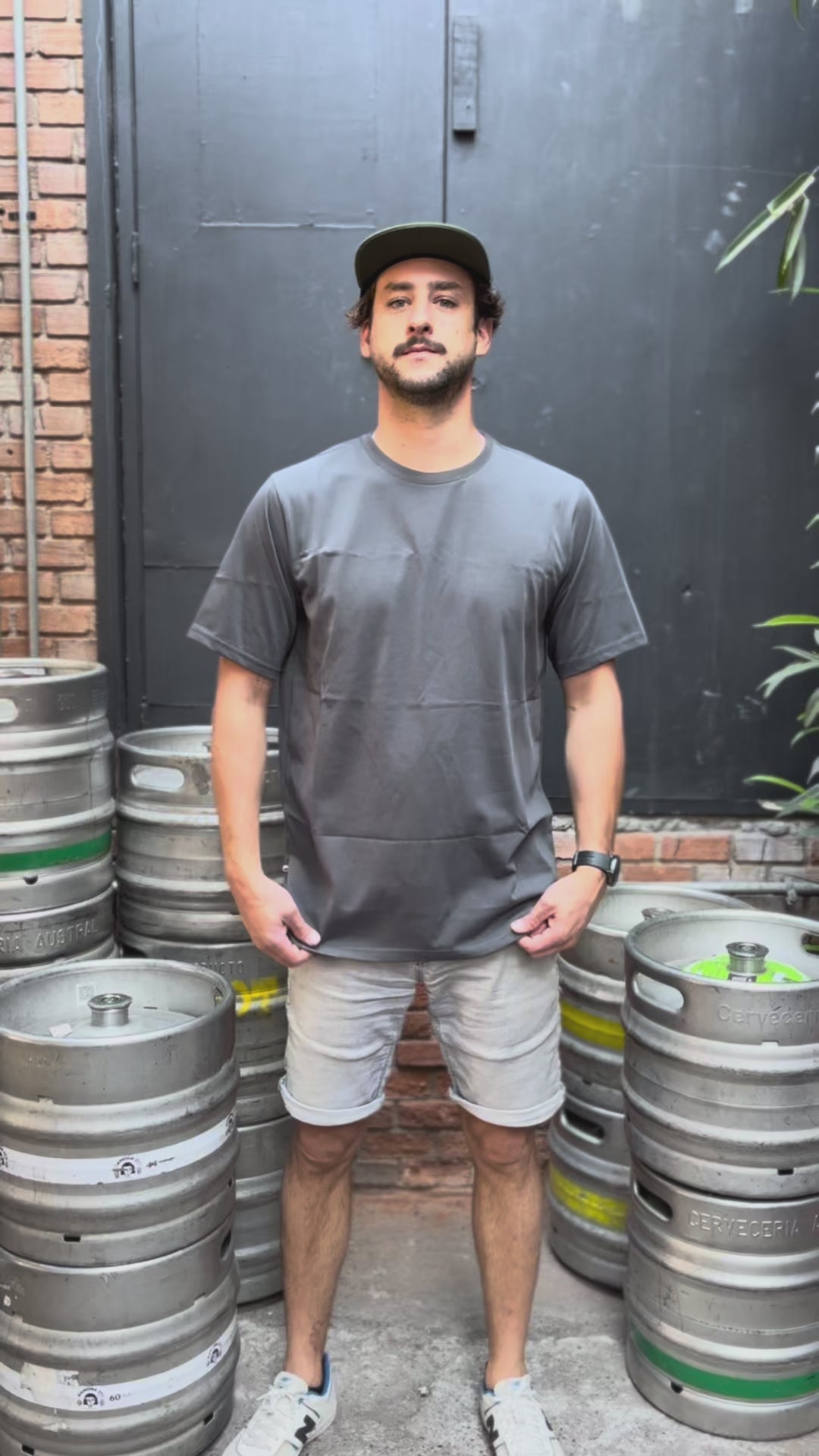 Polera Hombre Manga Corta Nepal Gris.mp4
