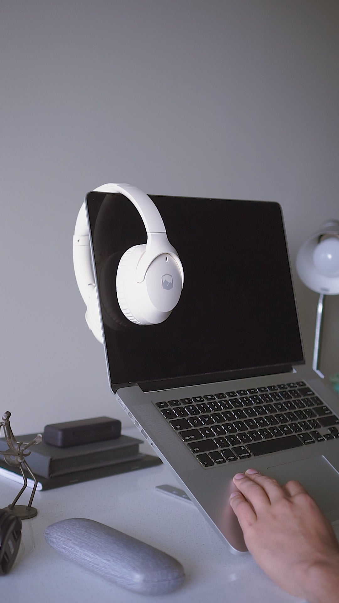 Beige · Audifonos WavePro Over Ear - video 2